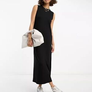 Black sleeveless maxi dress